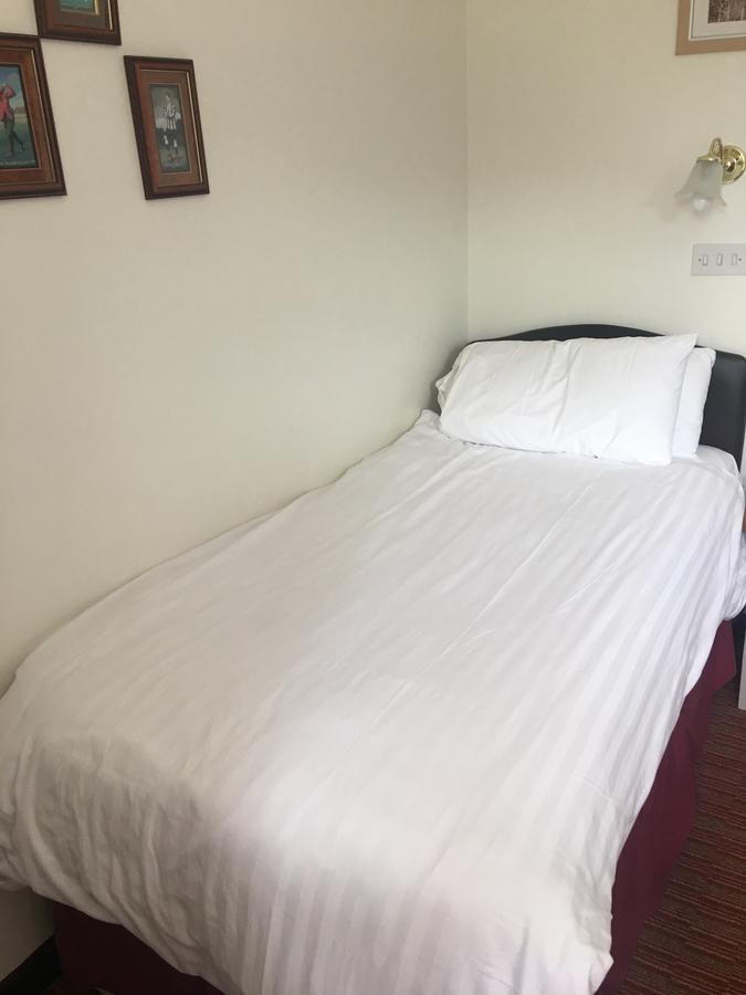 Winston Manor Guesthouse Rooms Churchill  Bagian luar foto