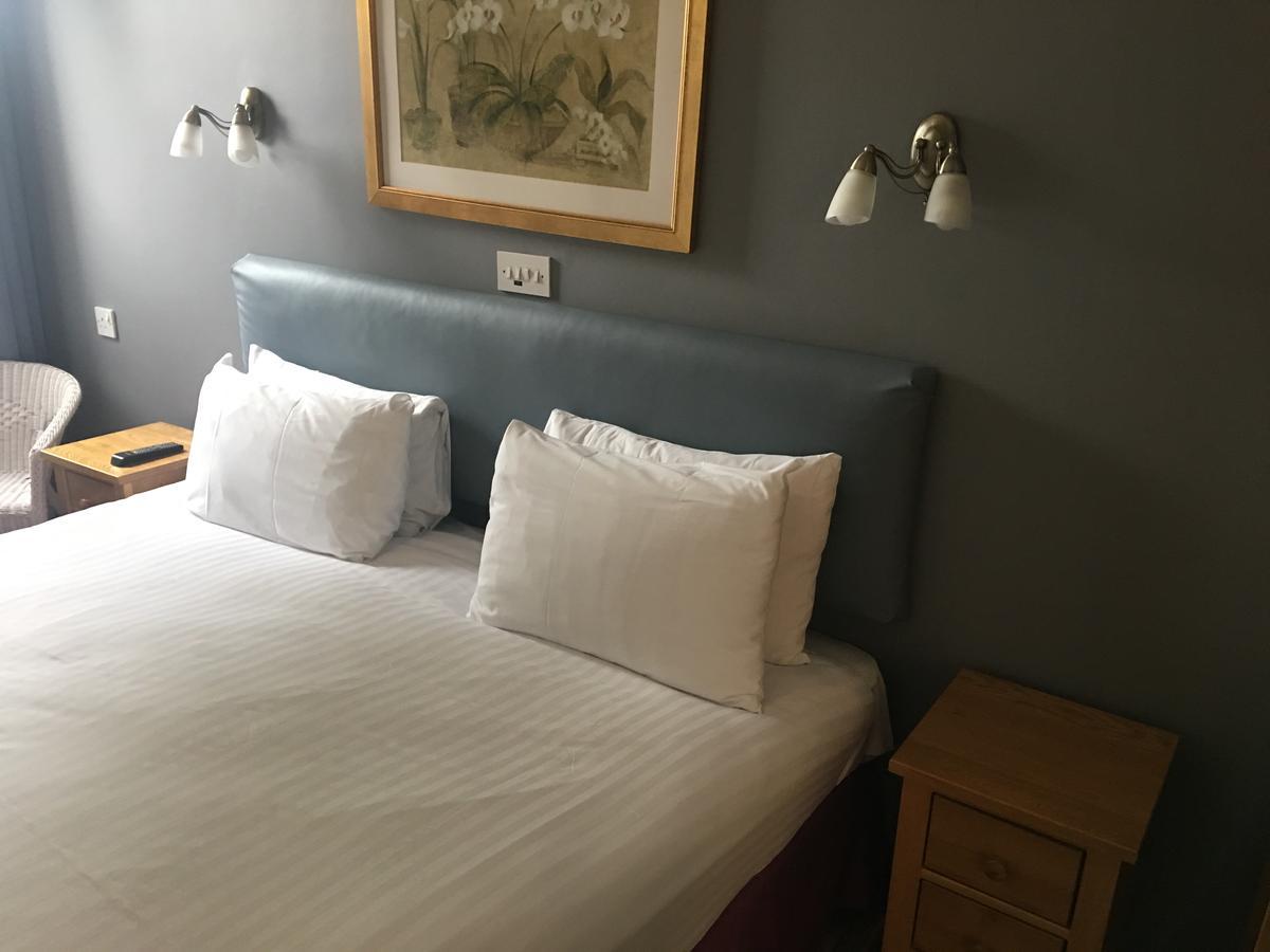 Winston Manor Guesthouse Rooms Churchill  Bagian luar foto