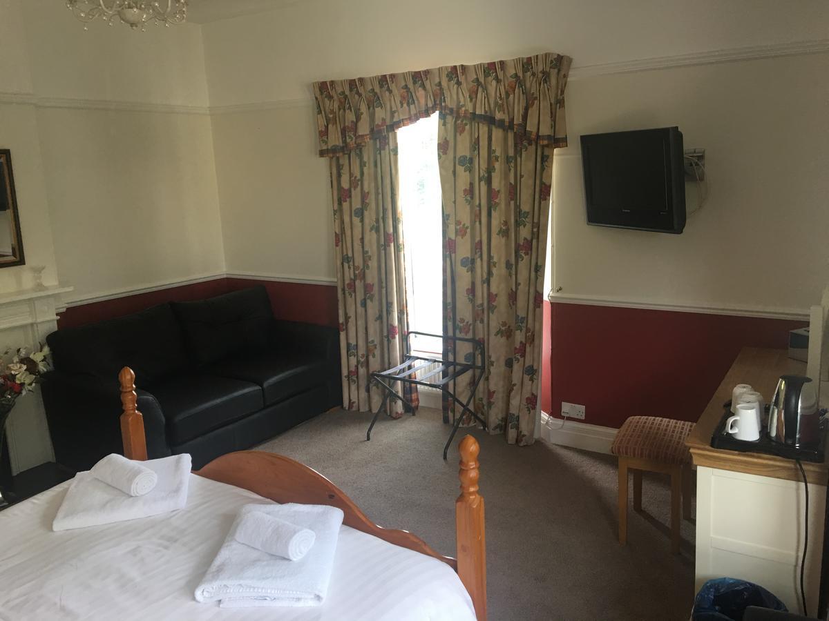 Winston Manor Guesthouse Rooms Churchill  Bagian luar foto