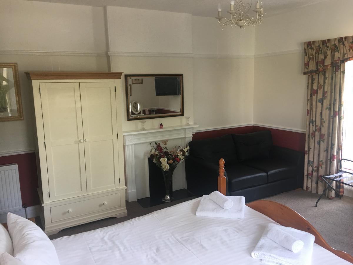 Winston Manor Guesthouse Rooms Churchill  Bagian luar foto